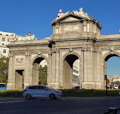 Puerta de alcalá Apartamentos Recoletos Madrid