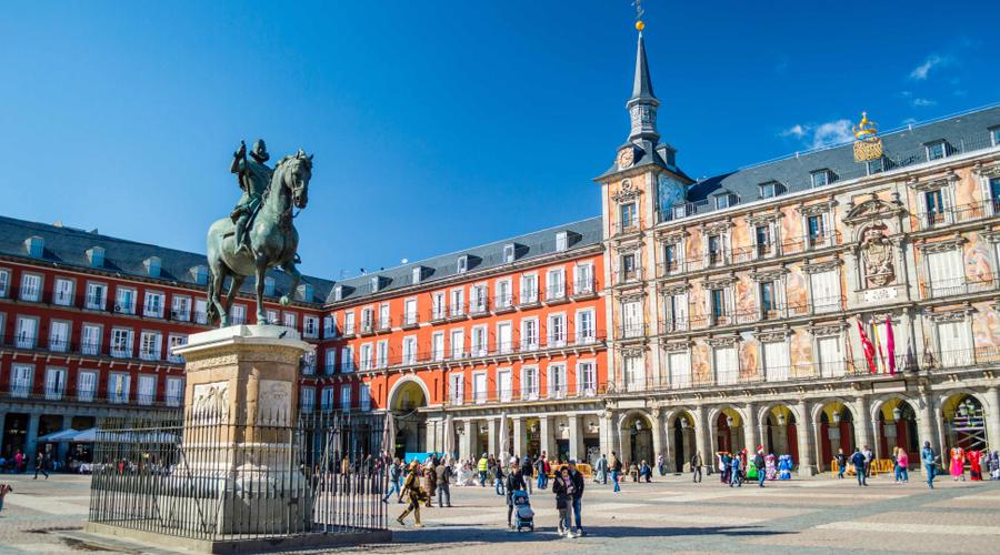 Plaza Mayor of Madrid: history, tradition, and gastronomy in the heart of the capital Apartamentos Recoletos Plaza Mayor of Madrid: history, tradition, and gastronomy in the heart of the capital Apartamentos Recoletos